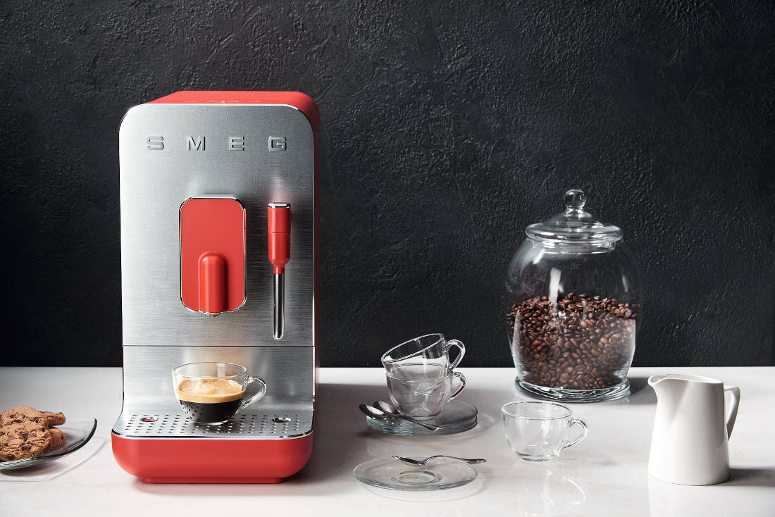 Ekspres SMEG BCC02BLMEU czarny konserwacja latwe czyszczenie