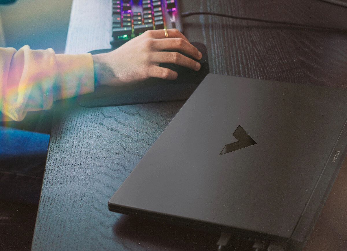 Laptop HP Victus 15-FB0143NW wydajne podzespoly