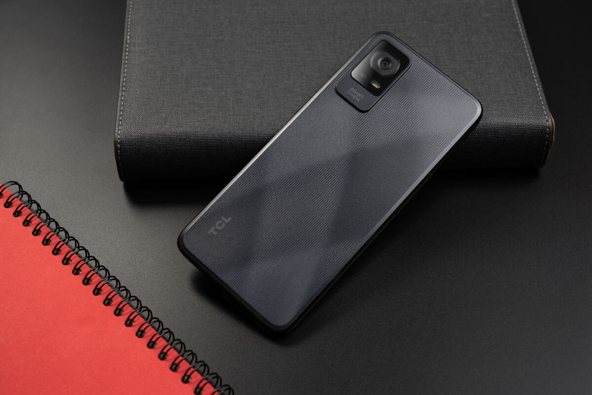 Smartfon TCL 405 2/32GB 6.6 ekran jakosc