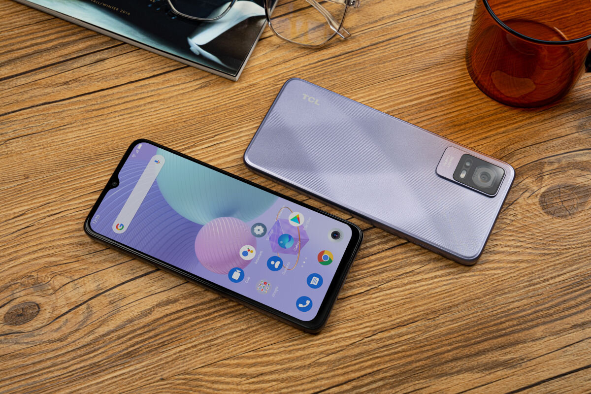 Smartfon TCL 405 2/32GB 6.6 wyglad design