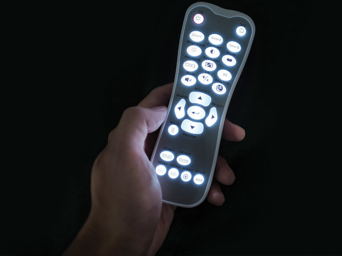 Projektor OPTOMA UHD35STx podswietlany pilot