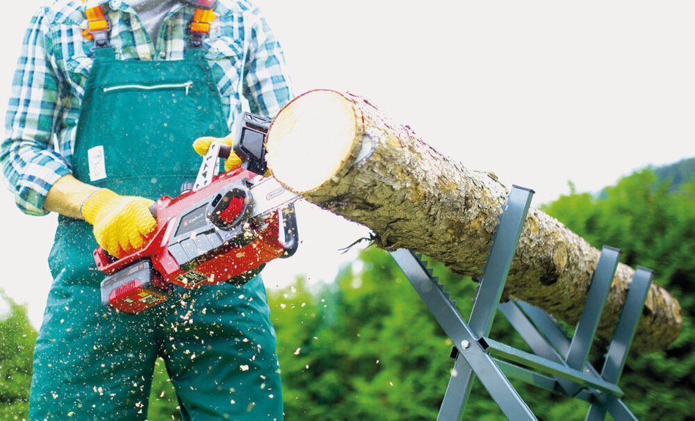 Piła akumulatorowa EINHELL GE-LC 18 Li 4.0 Ah ZS wysokiej jakosci osprzet OREGON efektywne ciecie trwalosc wydajnosc napinanie lanucha bez uzycia narzedzi automatyczne smarowania lancucha ergonomiczny uchwyt zabezpieczenie przed odbiciem natychmiastowy hamulec lancucha