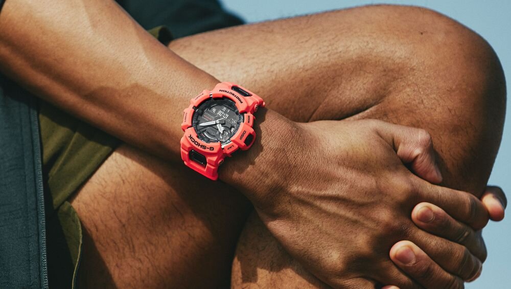 ZEGARKEK CASIO G-SHOCK G-SQUAD GBA-900   ekran bateria czujniki zdrowie sport pasek ładowanie pojemność rozdzielczość łączność sterowanie krew puls rozmowy smartfon aplikacja 