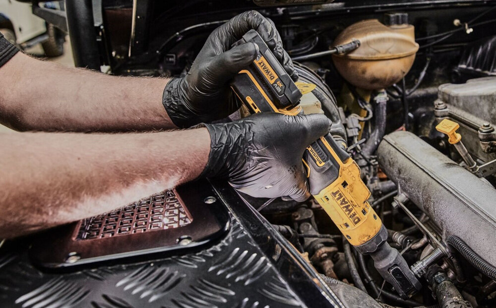 Grzechotka DEWALT DCF504N-XJ akumulator Li-Ion 12 V XR silnik bezszczotkowy moment obrotowy do 54 Nm