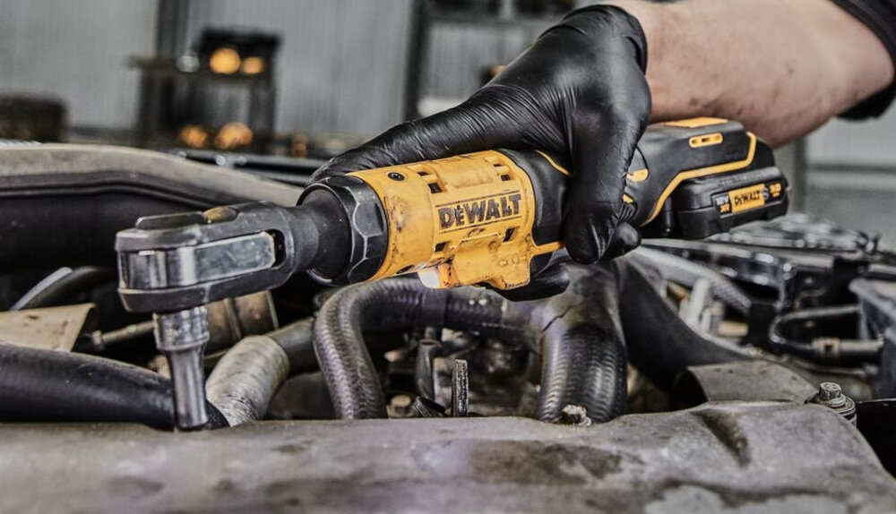 Grzechotka DEWALT DCF504N-XJ jasna dioda LED