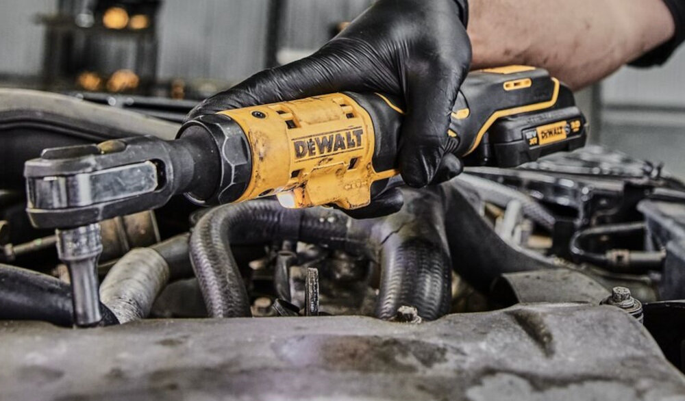 Grzechotka DEWALT DCF503N-XJ do roznych prac zmienna predkosc obrotowa na spuscie praca w trudno dostepnych miejscach