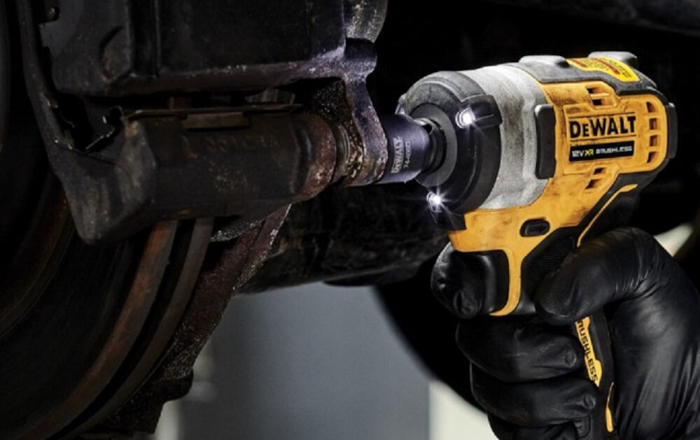 Klucz udarowy DEWALT DCF901P2 pierścień z 3 diodami LED doświetlenie miejsca pracy