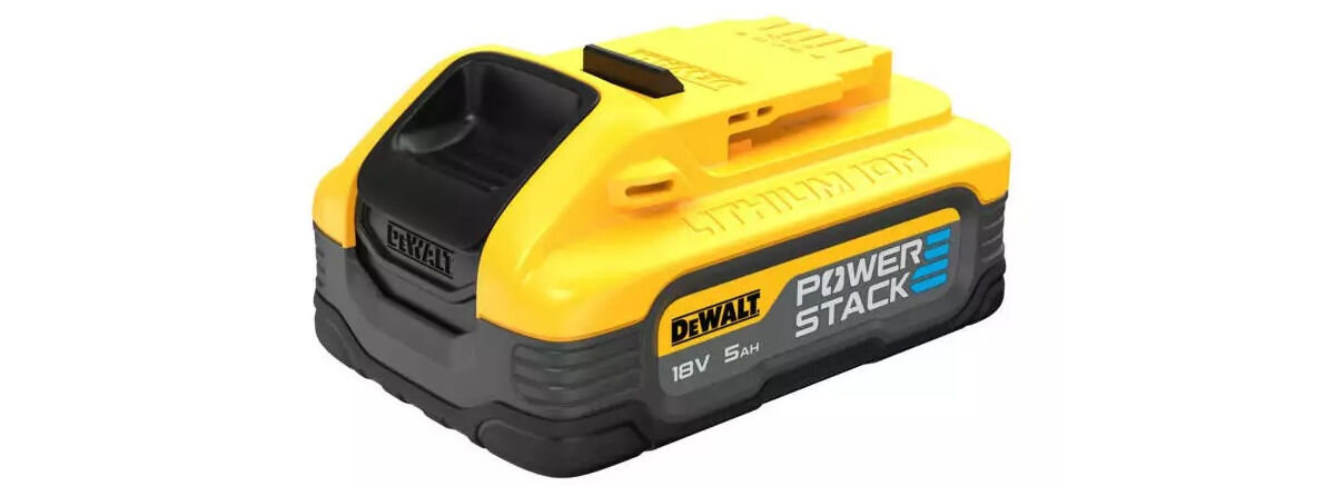 Akumulator DEWALT DCBP518 5Ah 18V, zasilanie, warunki, moc, żywotność, na białym tle akumulator pionowo frontem prawo skos