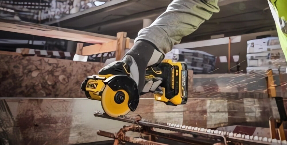 Pilarka tarczowa DEWALT DCS438E2T-QW dioda LED jasna