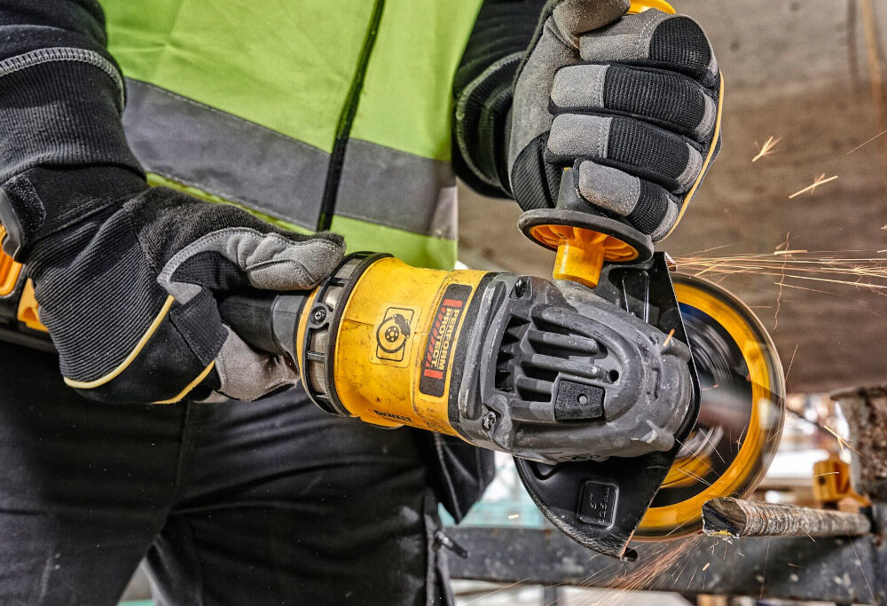 Szlifierka kątowa DEWALT DCG440N-XJ duża prędkość obrotowa do 11000 obrotów na minutę stabilna bezpieczna