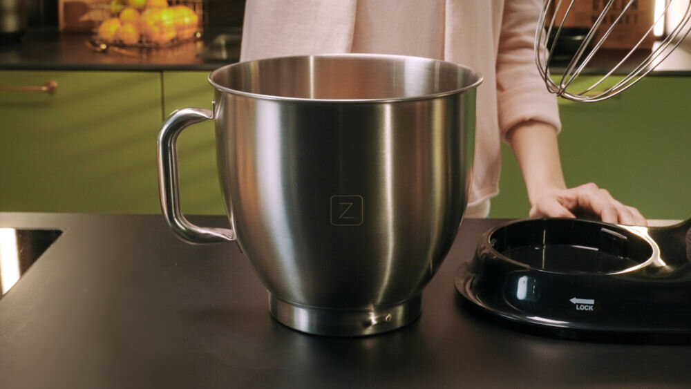 Robot kuchenny planetarny ZEEGMA Planeet Chef Czerwony (2200W) duża ilość masy misa pojemność 6,5 l stal nierdzewna trwałośc długa żywotność ergonomiczny uchwyt wygodne opróżnianie naczynia przenoszenie przygotowanego ciasta praktyczny wygodny w użyciu 