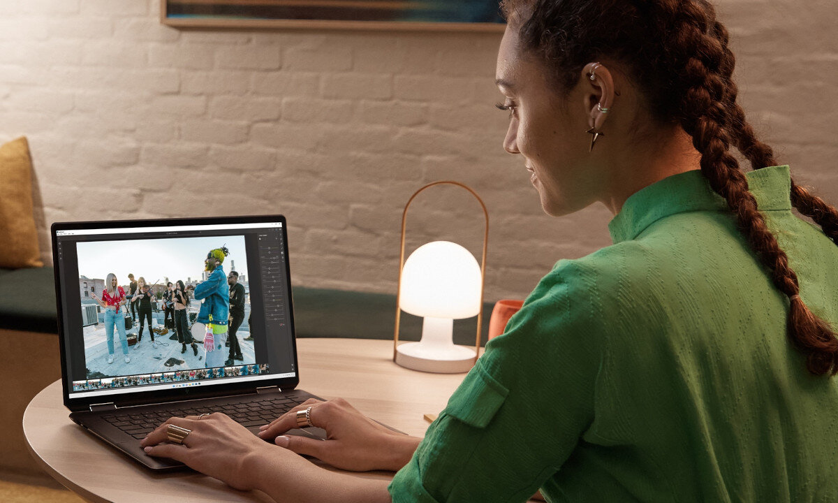 Laptop HP Spectre x360 14-EF0023NW kompaktowy rozmiar