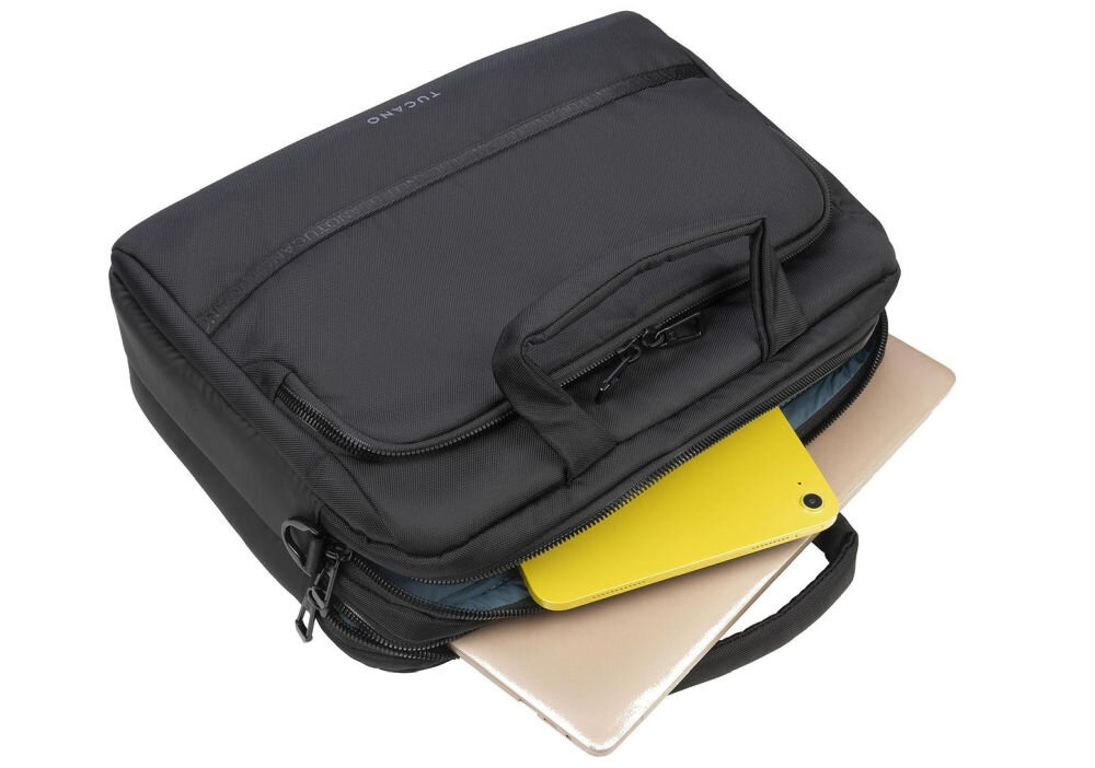 Czarna torba na laptopa z widocznym logo \'TUCANO\', częściowo otwarta, z wystającym żółtym tabletem i laptopem w kolorze złotym.