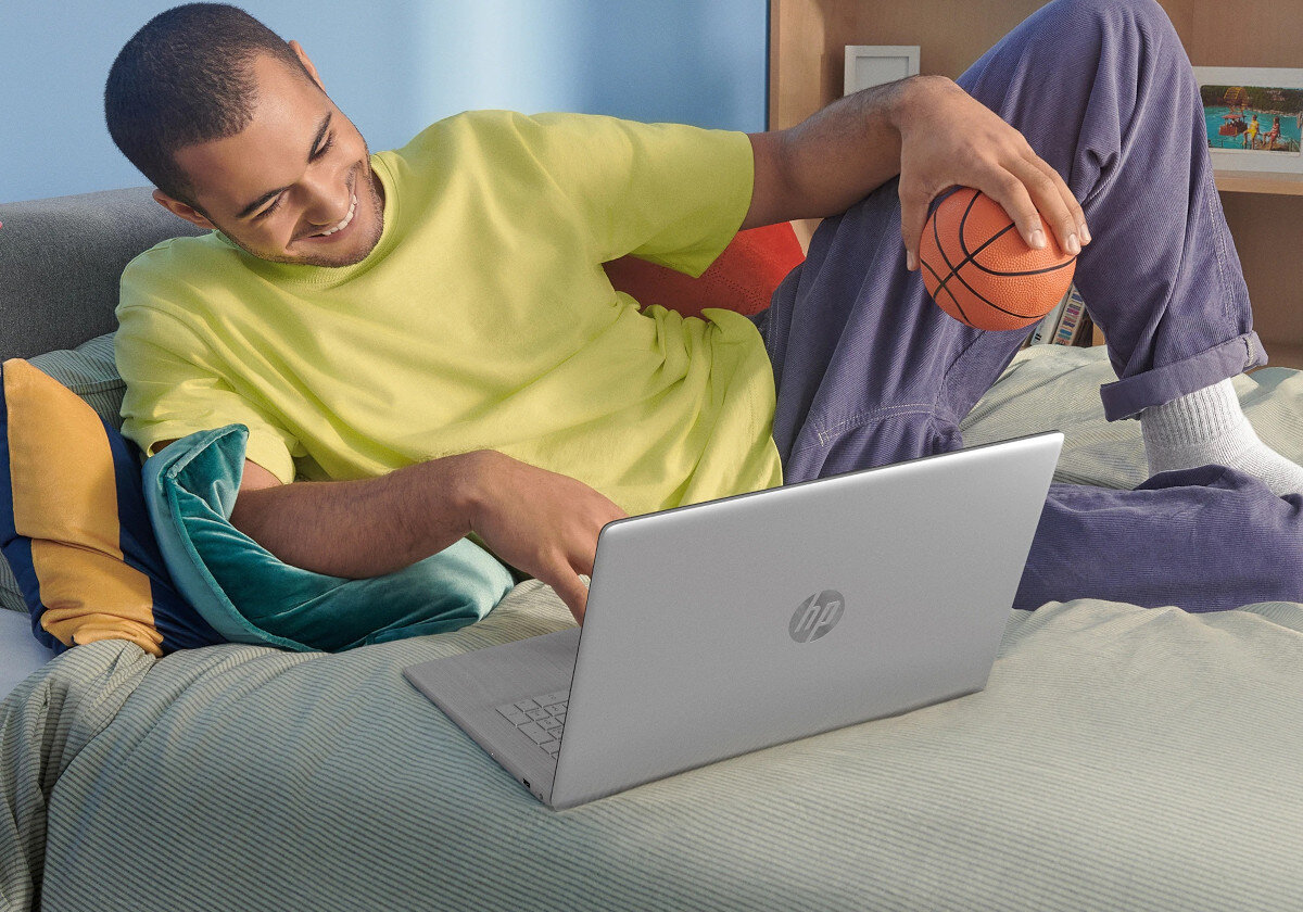 Laptop HP 17-CP1003nw swietne parametry pracy