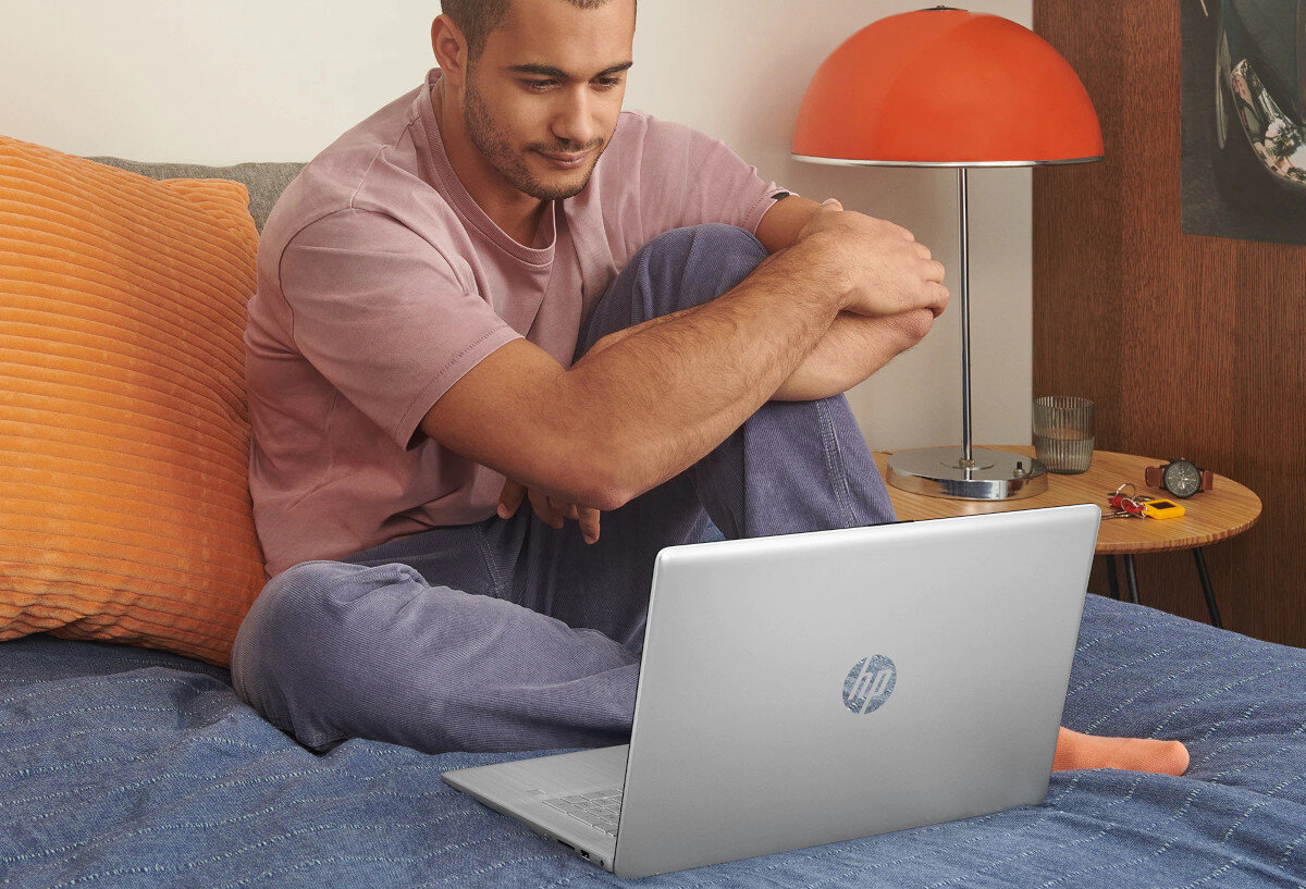 Laptop HP 17-CP1019NW swietne parametry pracy