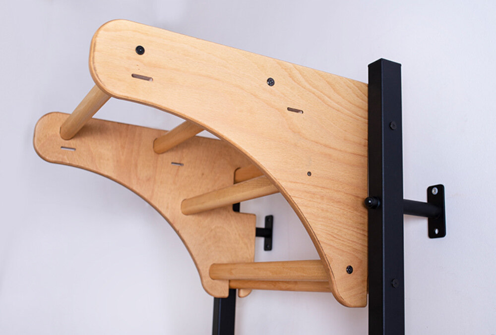 Drabinka gimnastyczna BENCHK 310B + Drążek drazek do podciagania z mocnego drewna bukowego przemieszczac po calej konstrukcji drabinki