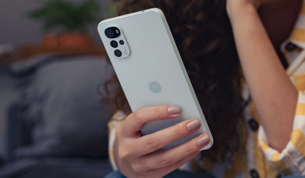 Smartfon MOTOROLA Moto G22  ekran bateria aparat procesor ram pamięć pojemność rozdzielczość zdjęcia filmy opis dane cechy blokady system łączność wifi bluetooth obudowa szkło odporność porty muzyka transfer sieć przekątna matryca waga czujniki