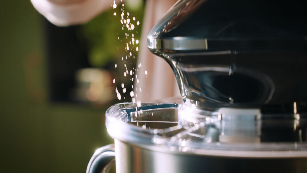 Robot kuchenny planetarny ZEEGMA Planeet Chef (2200W) sześć trybów pracy mieszanie w różnorodny sposób dostosowanie prędkosci pokrywa przeciwrozbryzgowa czystość podczas pracy otwór w pokrywie dodawanie składników w trakcie mieszania tryb pulsacyjny maksymalna moc efektywność oszczędność czasu dla każdej kuchni