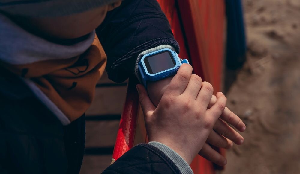 Smartwatch VECTOR SMART Kids ekran bateria czujniki zdrowie sport pasek ładowanie pojemność rozdzielczość łączność sterowanie krew puls rozmowy smartfon aplikacja