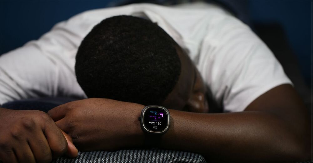 Smartwatch DOOGEE D11 ekran bateria czujniki zdrowie sport pasek ładowanie pojemność rozdzielczość łączność sterowanie krew puls rozmowy smartfon aplikacja