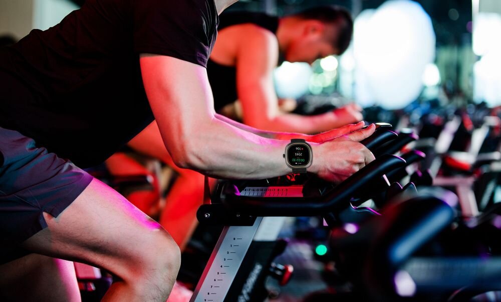 Smartwatch DOOGEE D11 ekran bateria czujniki zdrowie sport pasek ładowanie pojemność rozdzielczość łączność sterowanie krew puls rozmowy smartfon aplikacja