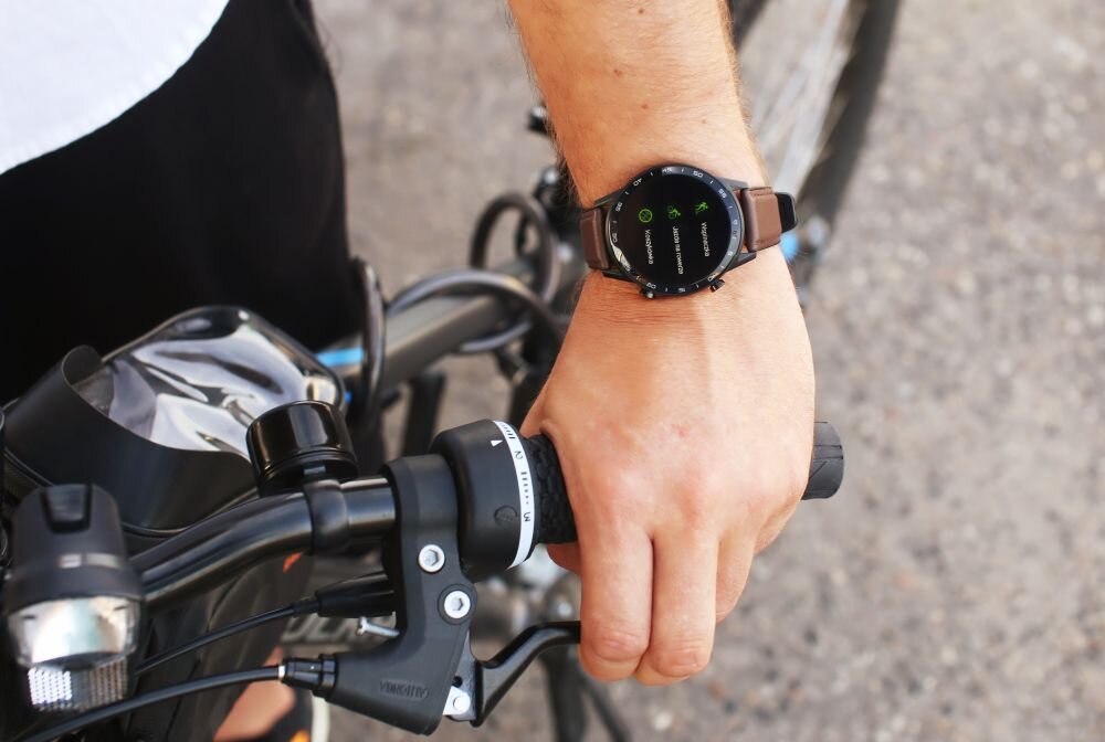 Smartwatch VECTOR SMART SPORT ekran bateria czujniki zdrowie sport pasek ładowanie pojemność rozdzielczość łączność sterowanie krew puls rozmowy smartfon aplikacja 