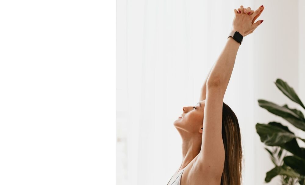 Smartwatch DOOGEE CS3 ekran bateria czujniki zdrowie sport pasek ładowanie pojemność rozdzielczość łączność sterowanie krew puls rozmowy smartfon aplikacja 