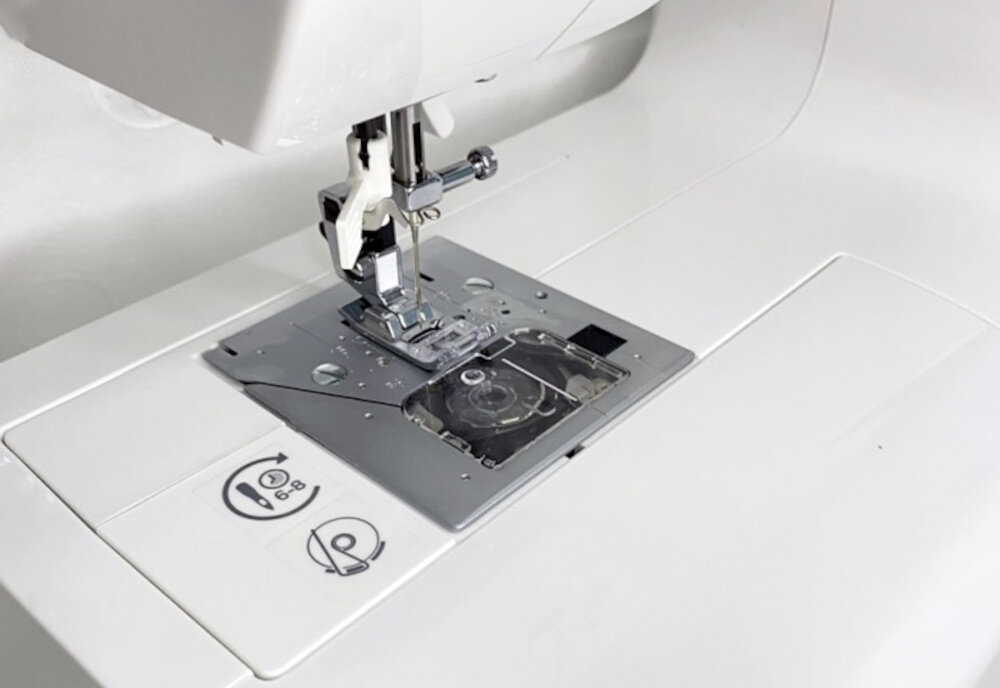 Maszyna do szycia SINGER Confidence 7470 jasne wbudowane oswietlenie lampa LED