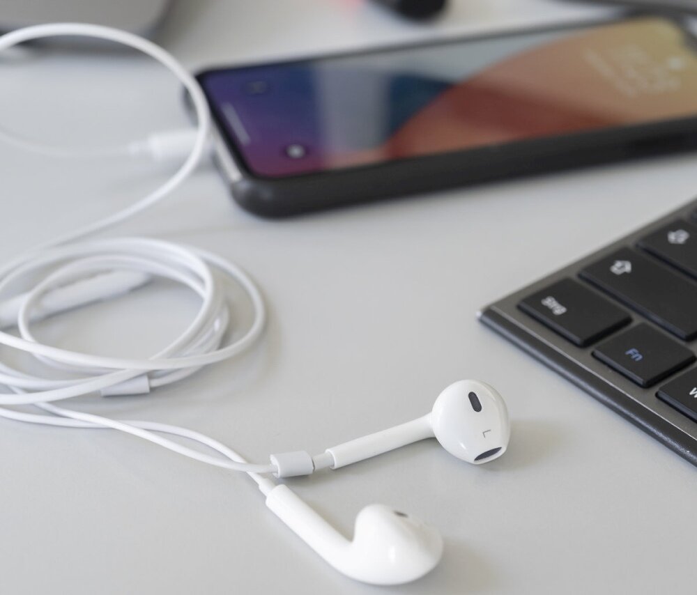 Słuchawki douszne 4SMARTS Melody 2 design komfort lekkość dźwięk jakość wrażenia słuchowe ergonomia lekkość sport aktywność podróże czas pracy działanie akumulator