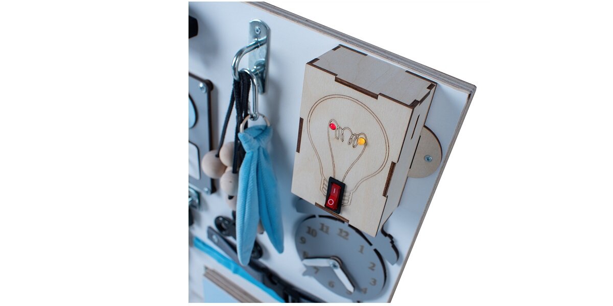 Tablica manipulacyjna MANIBOX Wszystkie elementy naszej tablicy wspierają rozwój dziecka Ponadczasowa zabawka edukacyjna