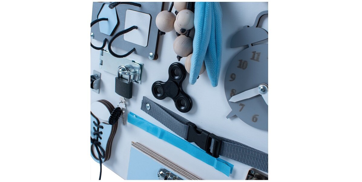 Tablica manipulacyjna MANIBOX Rozwijaj umięjętności swojego malucha 