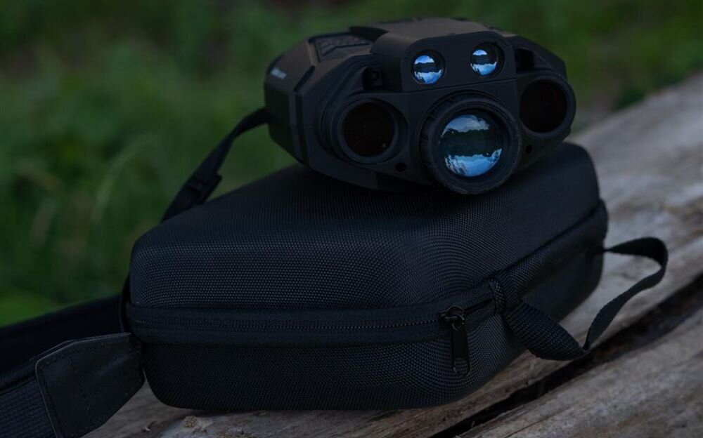 Lornetka noktowizyjna DORR Z Dalmierzem ZB-500 PVE optyka waga konstrukcja ogniskowa zoom przybliżenie dioptria muszle oczne obiektywy soczewki pryzmat powłoka gwint okulary obserwacja przyroda sport powiększenie