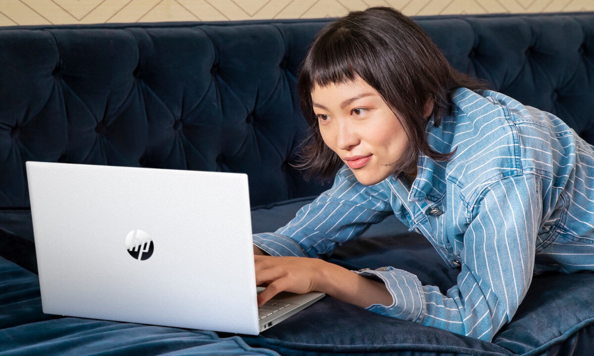 Laptop HP Pavilion 14-DV2103NW kompaktowe wymiary procesor rdzenie taktowanie wydajność rozrywka praca kąty widzenia rozdzielczość karta graficzna jakość dysk RAM ekran częstotliwość złącza