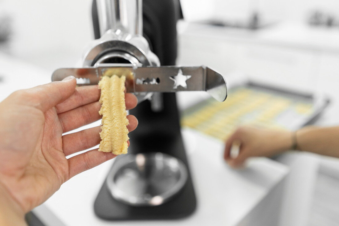 Robot kuchenny planetarny CONCEPT RM7510 Element Digi (1200W) z blenderem kielichowym i maszynka do miesa Maszynka do ciastek 4 otwory