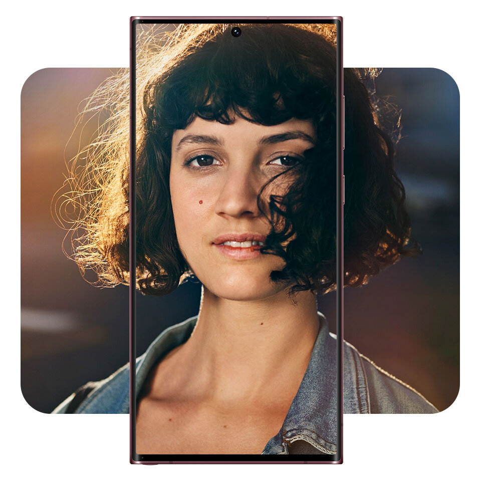 dla tych, którzy lubią robić zdjęcia znajomym mamy wspaniały aparat Galaxy S22 Ultra dostępny na stronie Media Expert