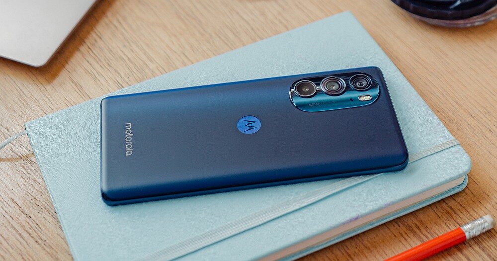 Smartfon MOTOROLA Edge 30 Pro ekran bateria procesor ram pamięć aparat pojemność rozdzielczość oled makro bezpieczeństwo obudowa szkło ładowanie wydajność moc 