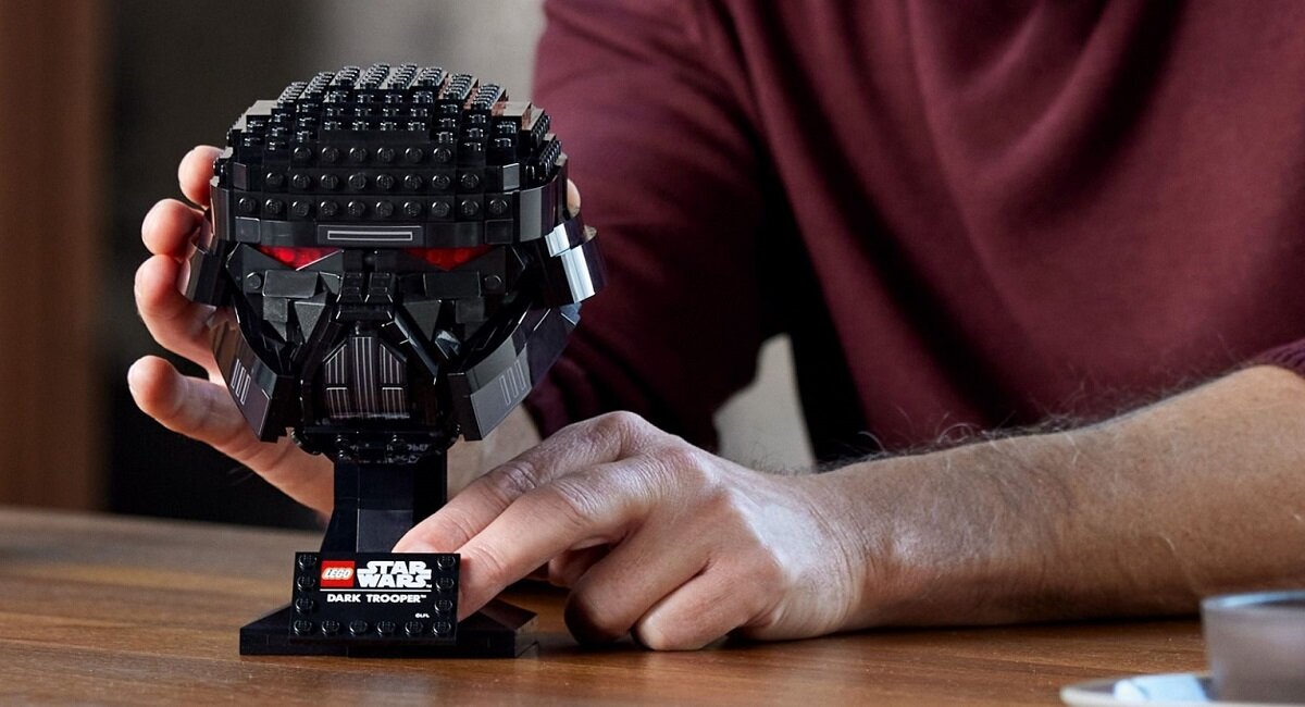 LEGO Star Wars Hełm mrocznego szturmowca 75343 Wybierz się w podróż na ciemną stronę mocy Stworzony do podziwiania