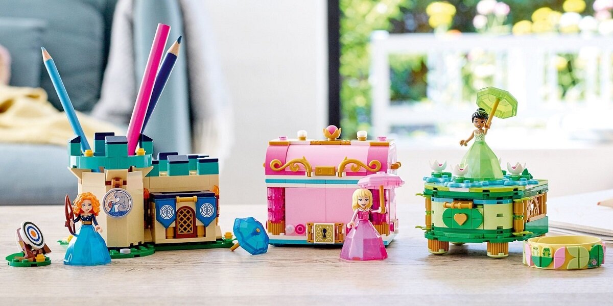 LEGO Disney Princess Zaklęte twory Aurory, Meridy i Tiany 43203 Uroczy zestaw z 3 księżniczkami Disneya Wyjątkowy zestaw, który pobudza wyobraźnię