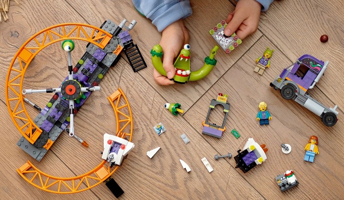 LEGO City Ciężarówka z kosmiczną karuzelą 60313 Dla chłopców i dziewczynek w wieku od sześciu lat
