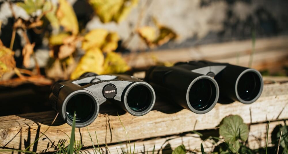 Lornetka FUJINON KF 10x25 M-R II optyka waga konstrukcja ogniskowa zoom przybliżenie dioptria muszle oczne obiektywy soczewki pryzmat powłoka gwint okulary obserwacja przyroda sport powiększenie