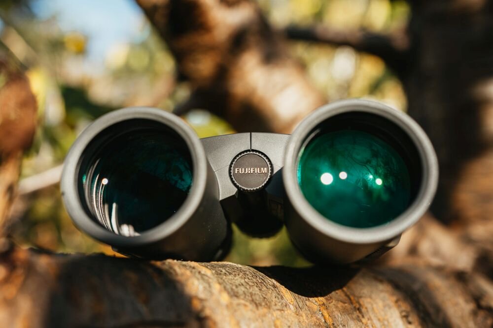 Lornetka FUJINON KF 10x25 M-R II optyka waga konstrukcja ogniskowa zoom przybliżenie dioptria muszle oczne obiektywy soczewki pryzmat powłoka gwint okulary obserwacja przyroda sport powiększenie
