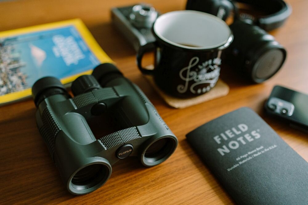 Lornetka FUJINON KF 8X32W-R II    optyka waga konstrukcja ogniskowa zoom przybliżenie dioptria muszle oczne obiektywy soczewki pryzmat powłoka gwint okulary obserwacja przyroda sport powiększenie