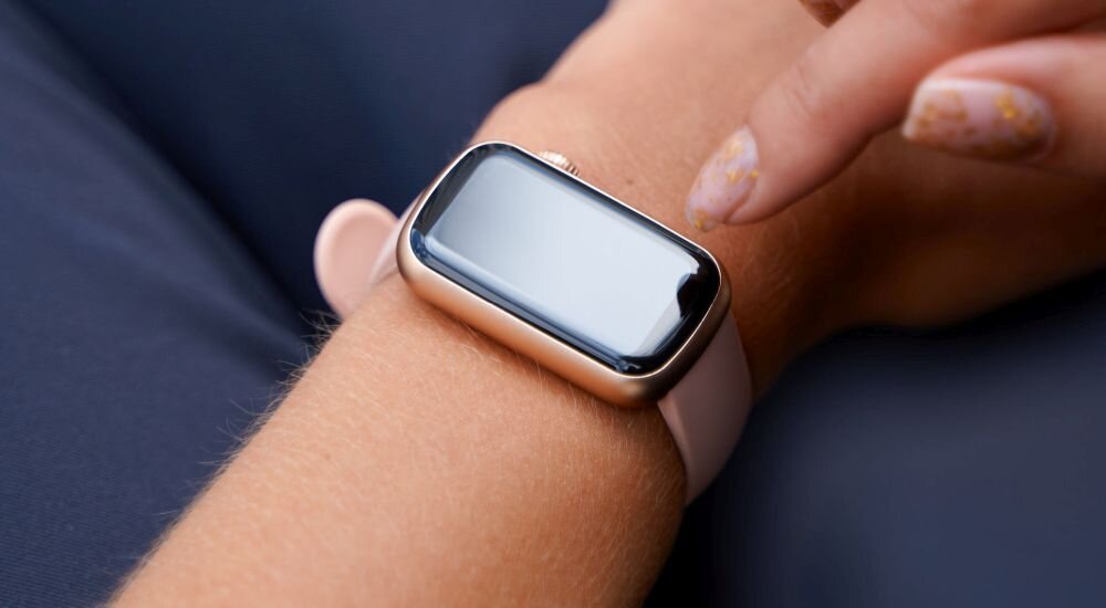 Smartwatch GARETT Action ekran bateria czujniki zdrowie sport pasek ładowanie pojemność rozdzielczość łączność sterowanie krew puls rozmowy smartfon aplikacja