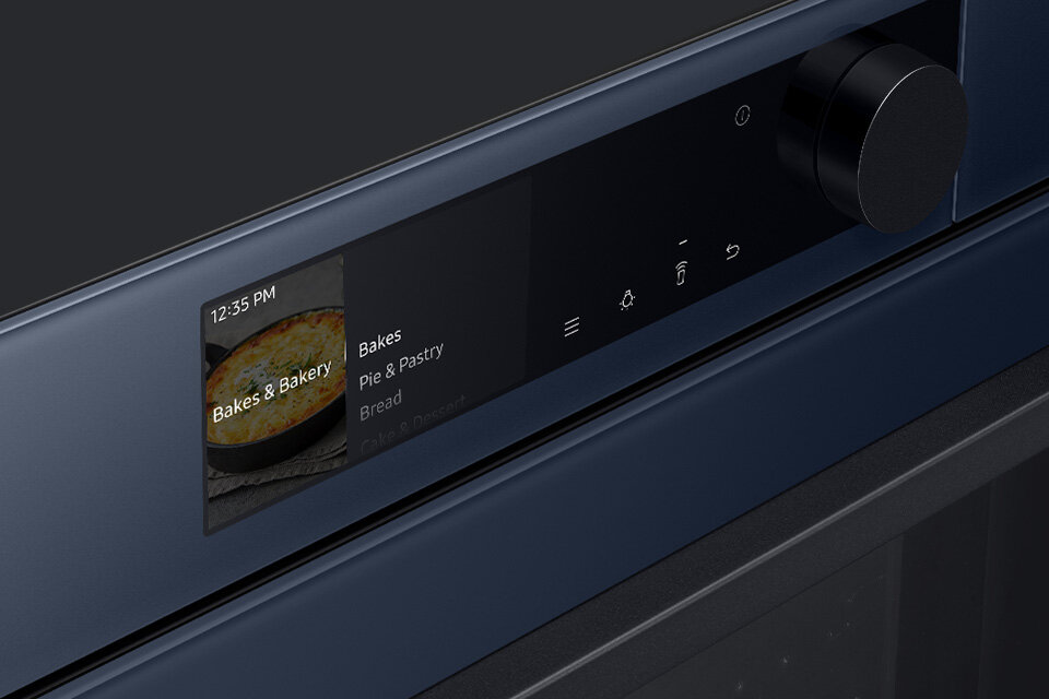 Dotykowy panel sterowania z pokrętłem i kolorowym ekranem LCD jest widoczny na zbliżeniu Dotykowy panel sterowania z pokrętłem i kolorowym ekranem LCD jest widoczny na zbliżeniu