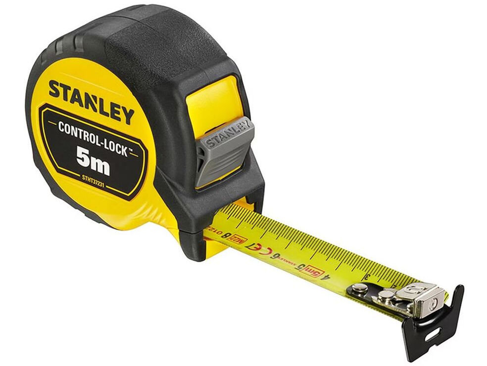 Miara zwijana z logo STANLEY, oznaczeniem \'CONTROL-LOCK 5m\' i numerem \'STHT37231\'. Taśma pomiarowa jest wysunięta i ma żółty kolor z czarnymi oznaczeniami.
