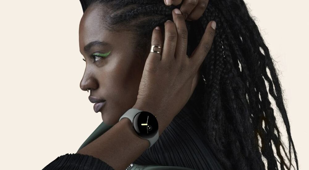 SMARTWATCH GOOGLE PIXEL WATCH LTE   ekran bateria czujniki zdrowie sport pasek ładowanie pojemność rozdzielczość łączność sterowanie krew puls rozmowy smartfon aplikacja 