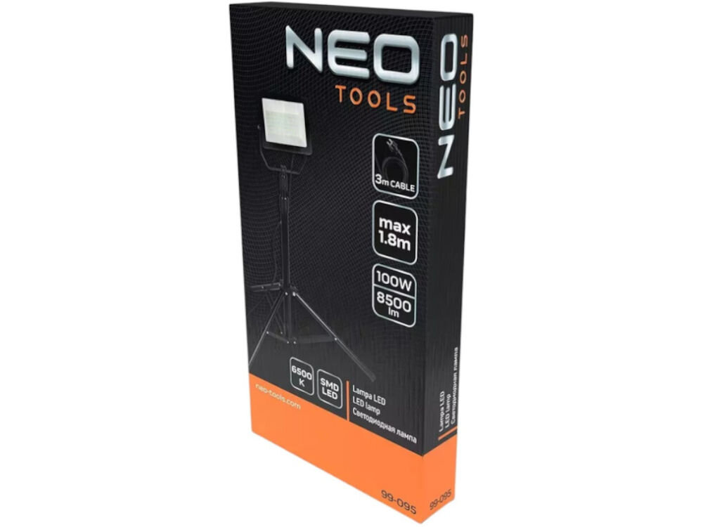 Reflektor NEO TOOLS 99-095, Solidna konstrukcja i wygoda, Zbliżenie na tył lampy reflektora wraz z uchwytem i kablem