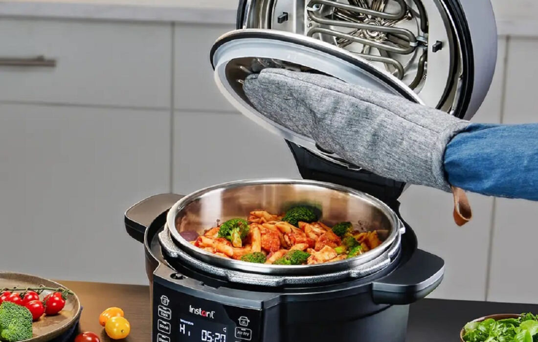 Frytkownica beztluszczowa INSTANT POT Duo Crisp Ultimate Lid 8 Air Fryer moc 1500W temperatura