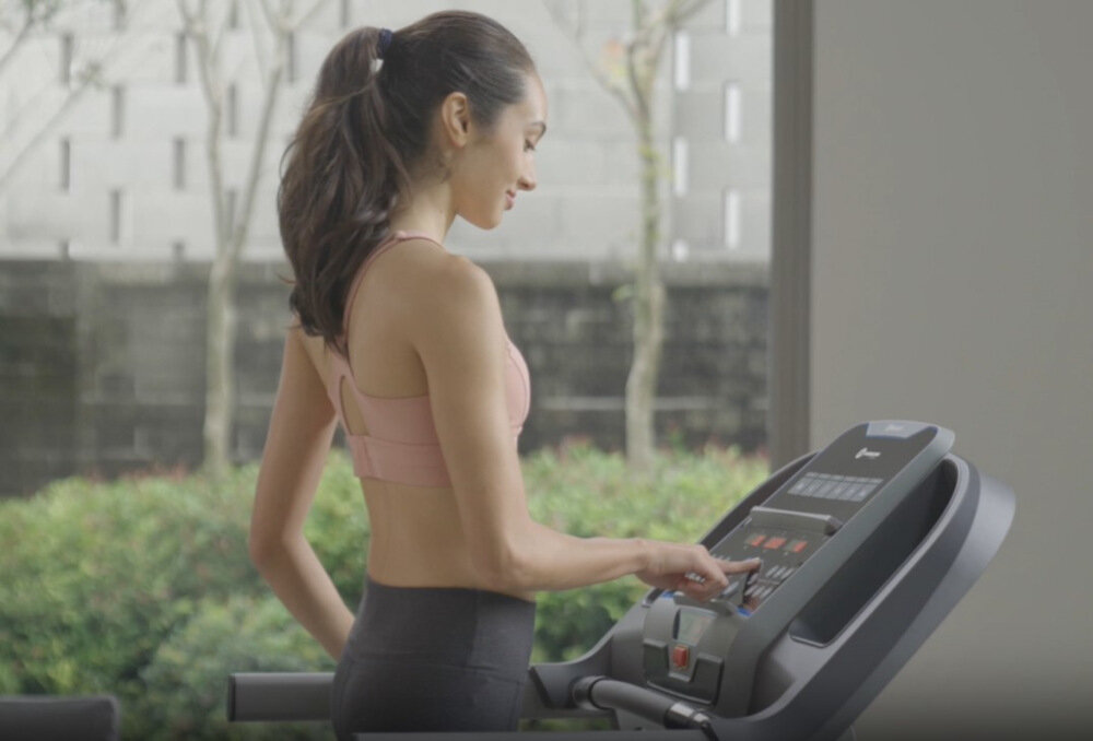 Bieżnia elektryczna HORIZON FITNESS eTR5.0 jakość wykonanie sylwetka kalorie ergonomiczne uchwyty