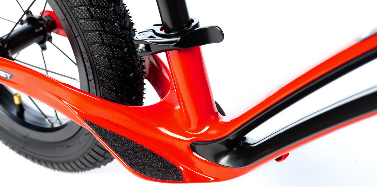 Rowerek biegowy KARBON First rozwój zastosowanie